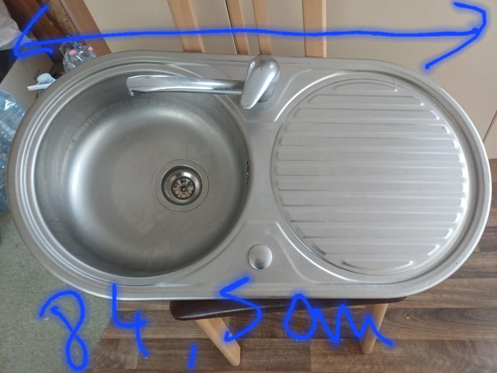 Evier de cuisine avec robinet, Enlèvement