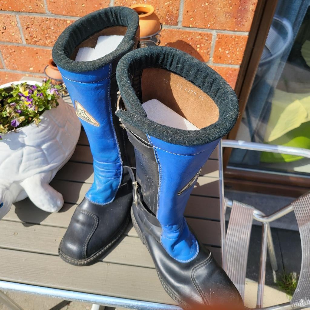 Botte cross, Motos, Enlèvement