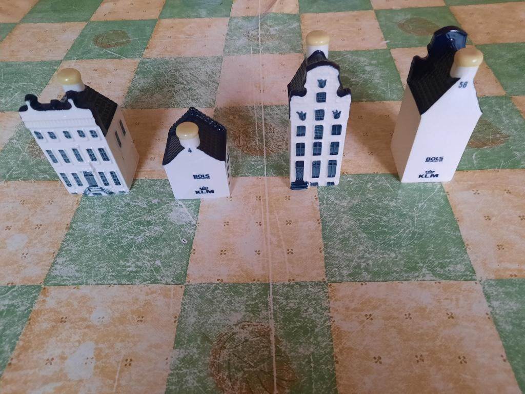 Delft huisjes KLM nog 4 stuks, Collections, Souvenirs Sabena, Enlèvement ou Envoi