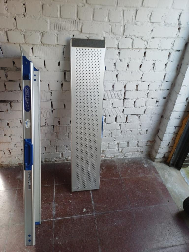 Kvistberga oprijplaten, Enlèvement