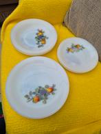 Vintage Arcopal France drie verschillende groten borden, Ophalen