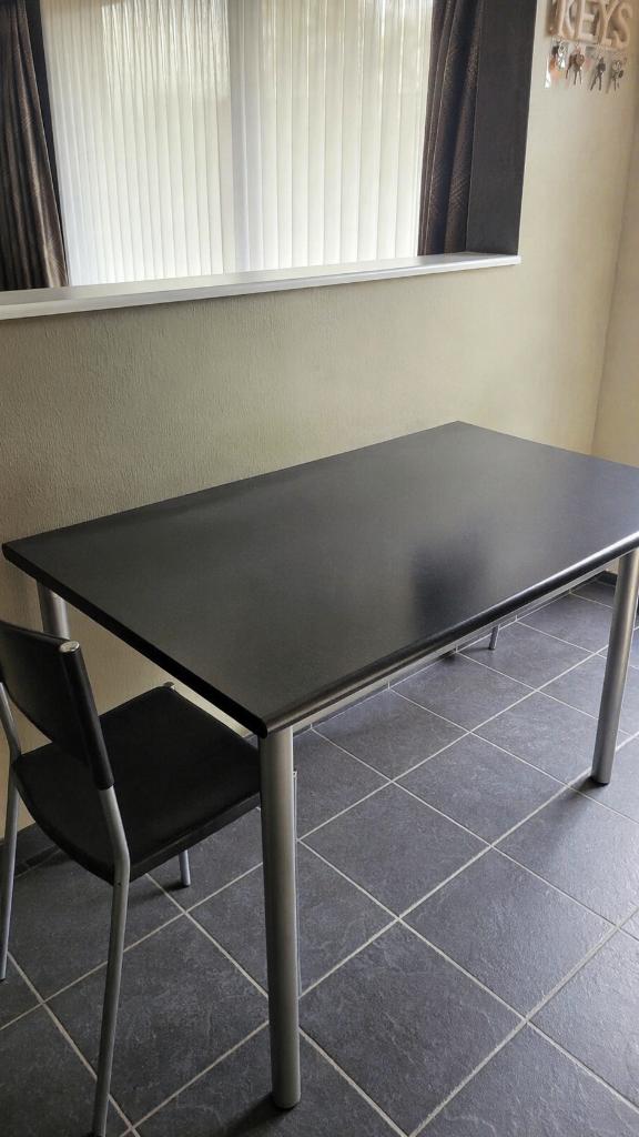 Keukentafel + 2 bijpassende stoelen, Huis en Inrichting, Tafels | Eettafels, Ophalen, Kunststof, Gebruikt, 100 tot 150 cm