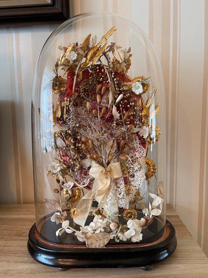 Rijkgevulde bruidsstolp met rechtopstaand bruidskussen, Antiek en Kunst, Curiosa en Brocante, Ophalen