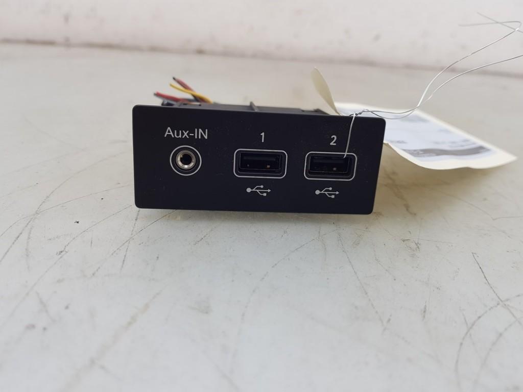 AUX/USB POORT Renault Twingo III (AH) (|280231553R|), Gebruikt, Renault, Lisa.Scalzo@aptiv.com, Aptiv PLC