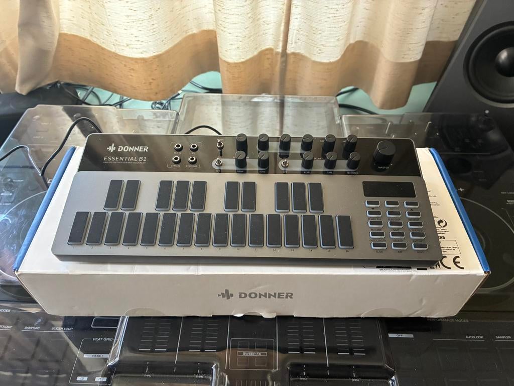 Donner B1 - Analog bass synth, Muziek en Instrumenten, Ophalen of Verzenden, Zo goed als nieuw