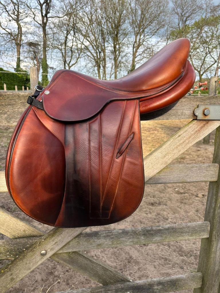 Butet zadels, Dieren en Toebehoren, Ophalen, Zo goed als nieuw