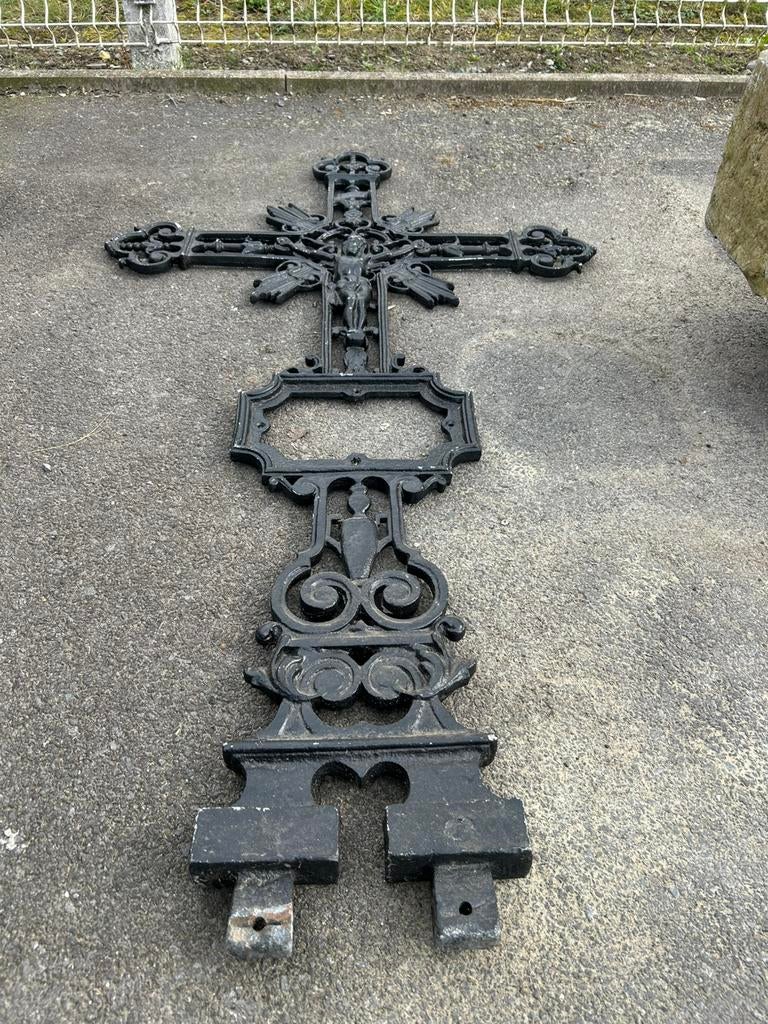 Prachtig antiek groot zwaar smeedijzeren kruis, Ophalen, Gebruikt