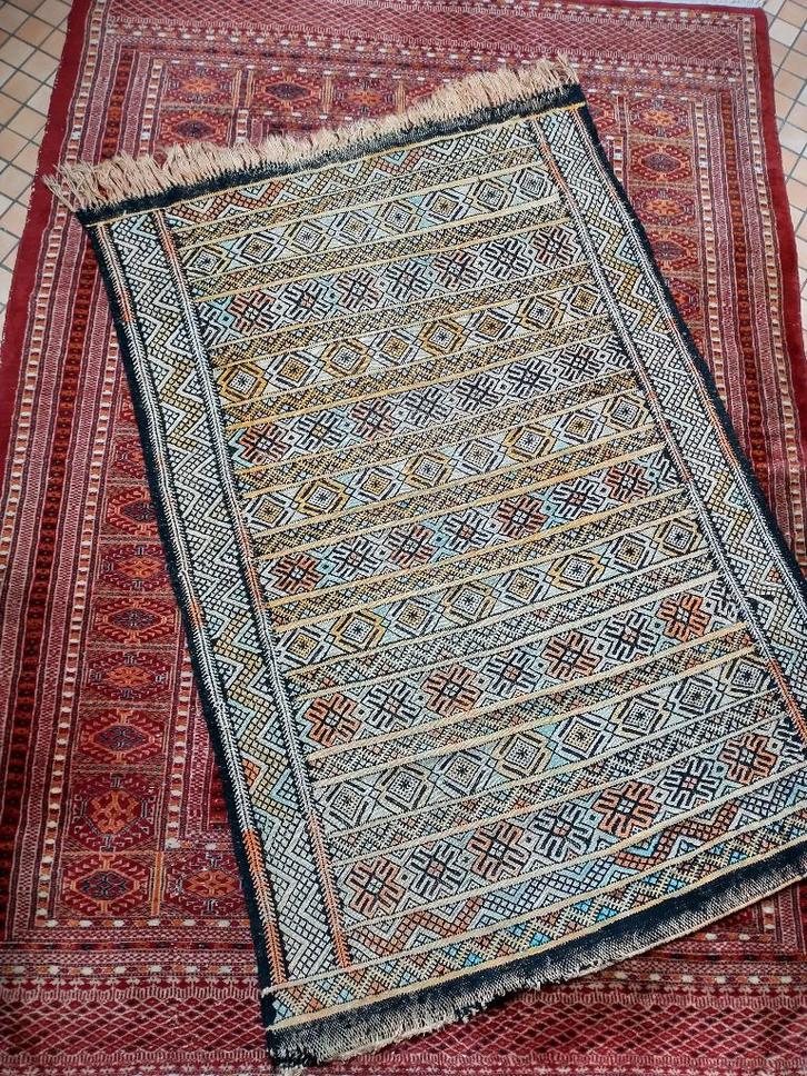 1 Kilim - Maroc, et 2 Tapis Bokhara - Pakistan, Huis en Inrichting, Stoffering | Tapijten en Vloerkleden, Ophalen