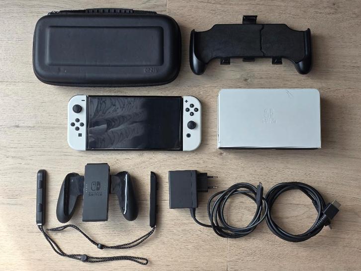 Nintendo Switch OLED console en bon état, Consoles de jeu & Jeux vidéo, Consoles de jeu | Nintendo Switch, Utilisé, Switch OLED