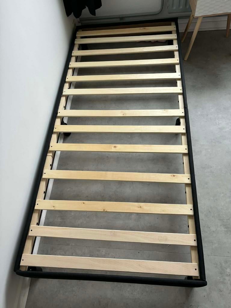 Eenpersoons bed, Huis en Inrichting, Ophalen, Zo goed als nieuw, Eenpersoons, Matras