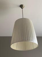 Grote geplooide stoffen ophanging, Ophalen