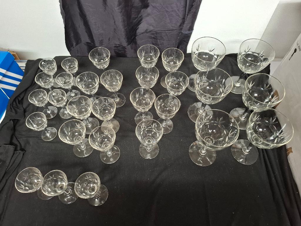 30 Verres sur pied différentes dimensions- Même design, Enlèvement ou Envoi, Utilisé
