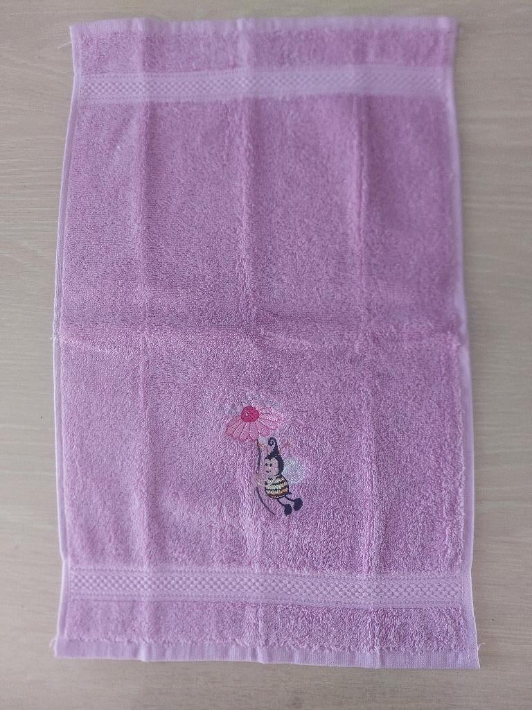 Donkerroze gastendoekje met geborduurde bij (nr. 4), Ophalen of Verzenden, Nieuw, Roze, Handdoek