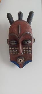 Masque en bois du congo dans le style Biombo kuba