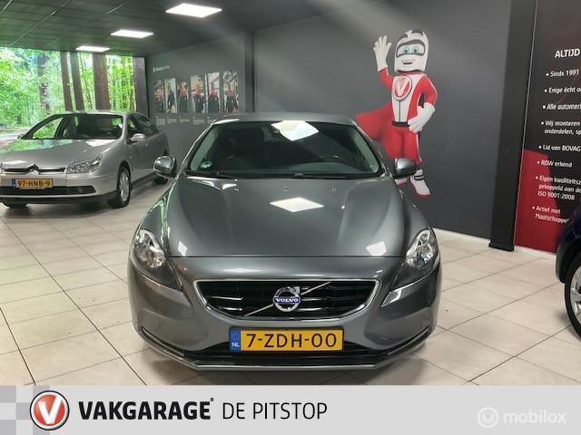 Volvo V40 1.6 D2 Summum, Auto diversen, Ongevalwagen, Volvo, Handgeschakeld, Diesel, Stadsauto, Zilver of Grijs