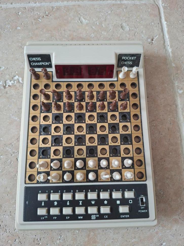 Échiquier électronique- Chess Champion - Pocket Chess, Hobby & Loisirs créatifs, Composants électroniques, Enlèvement ou Envoi