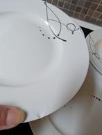 Borden en tassen, Enlèvement, Assiettes(s)