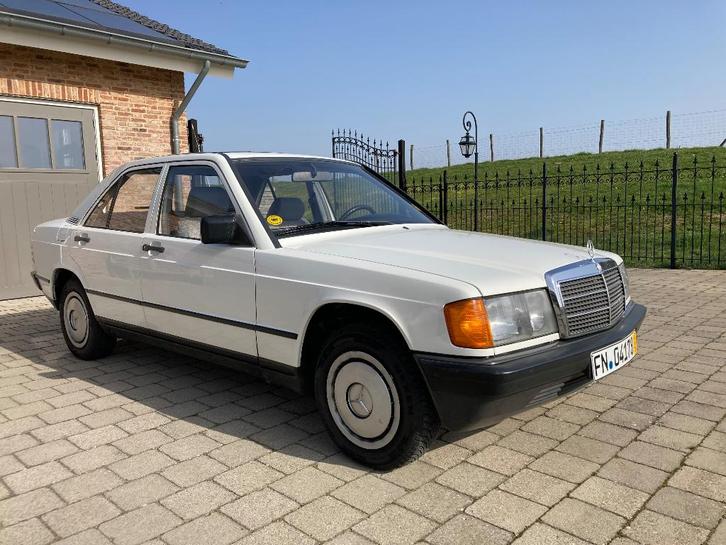 Mercedes 190 diesel 1984, Auto's, Mercedes-Benz, Particulier, 190-Serie, Diesel, Euro 1, Berline, 4 deurs, Handgeschakeld, Wit