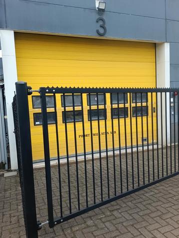 Sectionale poort reeds gedemonteerd. beschikbaar voor biedingen