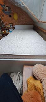 Mooi en stevig hoog eenpersoons bed met lades op wieltjes, Ophalen, Zo goed als nieuw, Eenpersoons