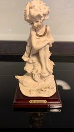 Figurine en biscuit de G.Armani, Antiquités & Art, Art | Sculptures & Bois, Enlèvement ou Envoi
