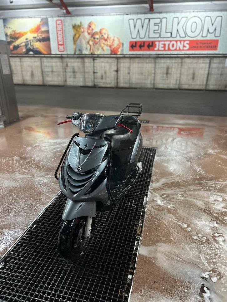 Piaggio zip 4takt, Fietsen en Brommers, Scooters | Piaggio, Zo goed als nieuw, Zip, Klasse A (25 km/u), Benzine, Ophalen