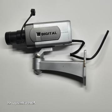 Dummycamera in doosformaat met lens beschikbaar voor biedingen