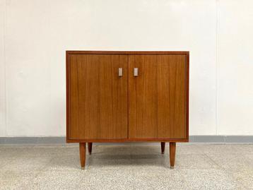 Mid-century vintage teakhouten wandkastje 1960's beschikbaar voor biedingen