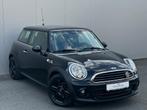 Mini One • Volledig zwart — slechts 103.000km  Euro 6, Auto's, Voorwielaandrijving, Testrit aan huis, Stof, Zwart