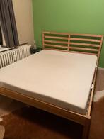 Dubbel bed met matras, Huis en Inrichting, Ophalen, Beige, Tweepersoons, Zo goed als nieuw