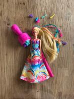 Barbie avec une torsade de cheveux, Enfants & Bébés, Jouets | Poupées, Comme neuf, Enlèvement, Barbie