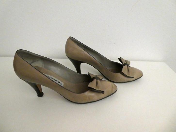 Schoenen - merk: Andrea Carrano – maat 39, Kleding | Dames, Schoenen, Zo goed als nieuw, Pumps, Beige, Ophalen of Verzenden