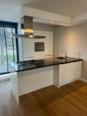 Compleet Kookeiland Modern + Wandkast + GEDEMONTEERD