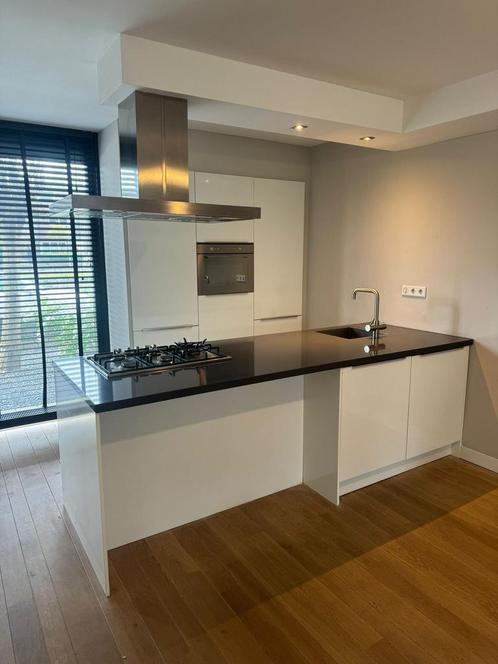 Compleet Kookeiland Modern + Wandkast + GEDEMONTEERD, Huis en Inrichting, Keuken | Complete keukens, Overige typen, Wit, Composiet