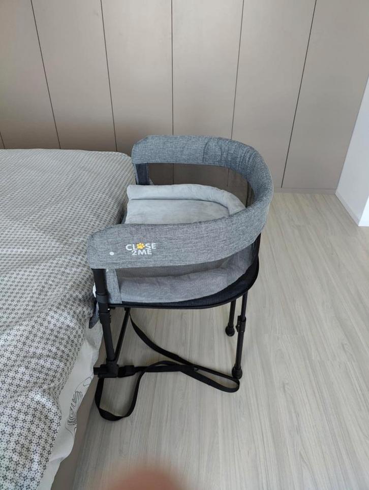 Hondenbed small voor aan bed te hangen., Dieren en Toebehoren, Hondenmanden, Zo goed als nieuw, Ophalen