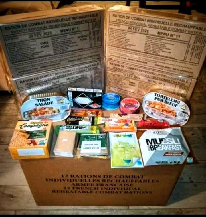 Doos met 12 RICR 2028 rantsoenen, Verzamelen, Militaria | Algemeen, Ophalen