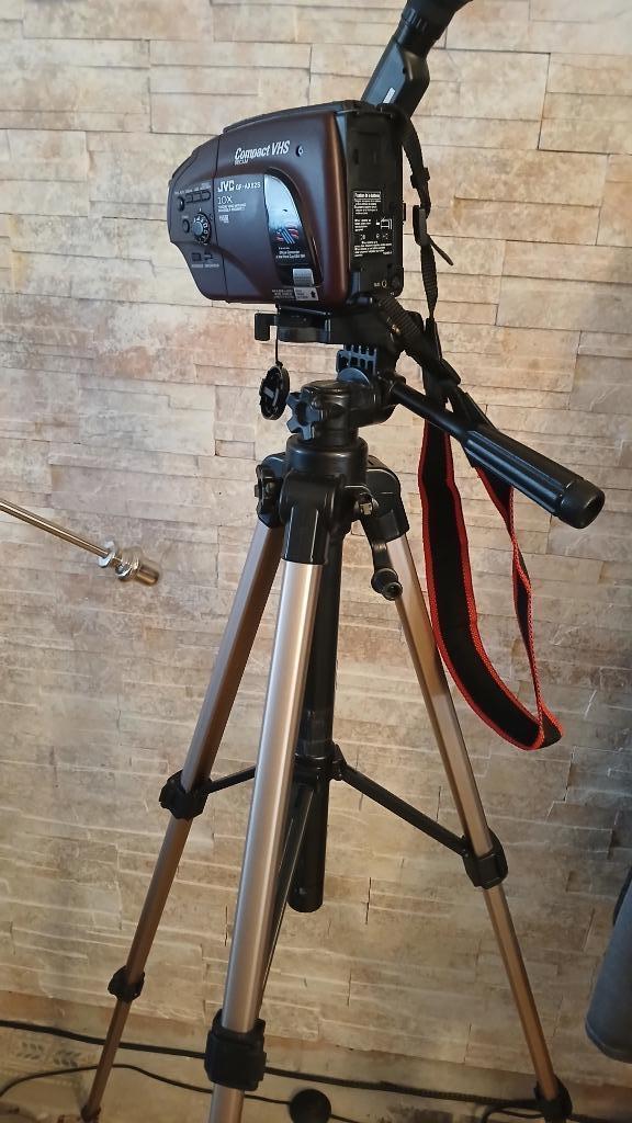Nieuwe JVC VHS-C camcordercamera, Audio, Tv en Foto, Videocamera's Digitaal, Zo goed als nieuw, Camera, Overige soorten, JVC, Ingebouwde lamp