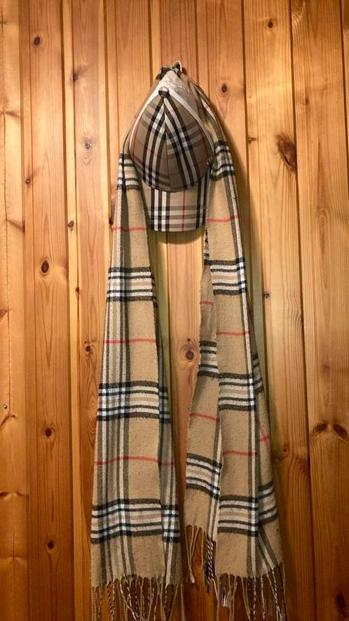 Burberry pet – London England – unisex – als nieuw”, Kleding | Dames, Mutsen, Sjaals en Handschoenen, Zo goed als nieuw, Ophalen