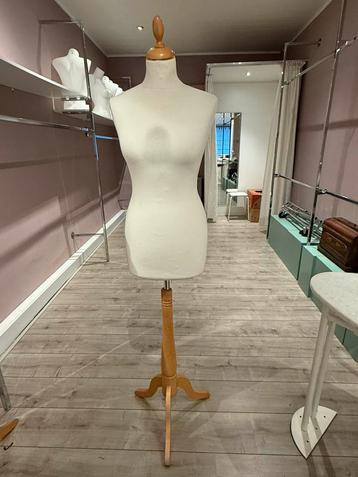 Paspop etalage winkel beschikbaar voor biedingen