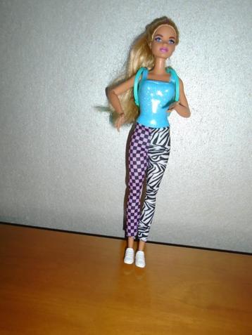 Barbie pop met prachtig haar + rugzak beschikbaar voor biedingen