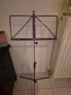 K&M 100/1 opvouwbare muziekstandaard in de kleur paars., Muziek en Instrumenten, Standaarden, Ophalen, Muziekstandaard