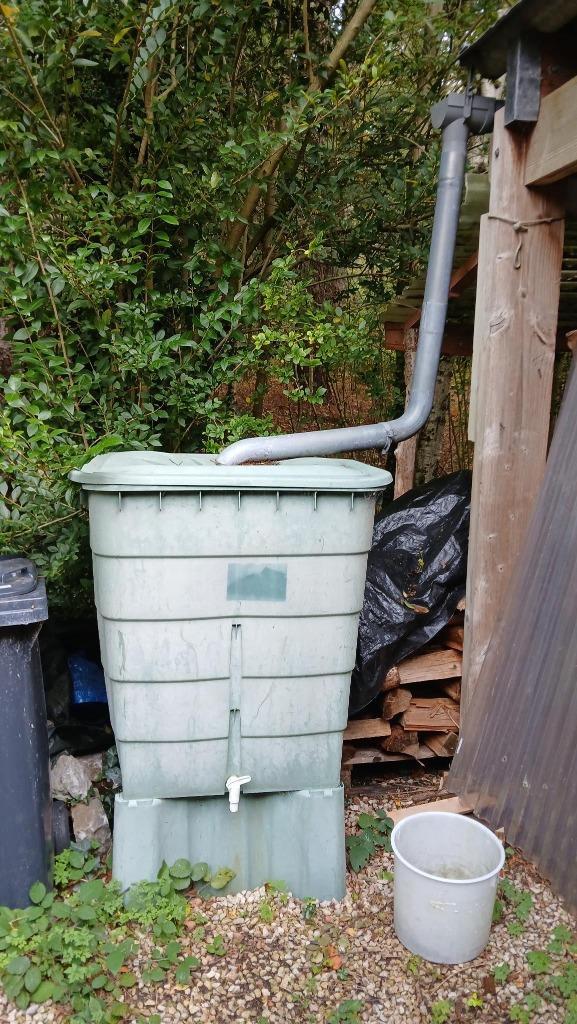 Vierkante regenton met kraantje, Tuin en Terras, Regentonnen, Gebruikt, Kunststof, 150 liter of meer, Met kraantje, Ophalen of Verzenden