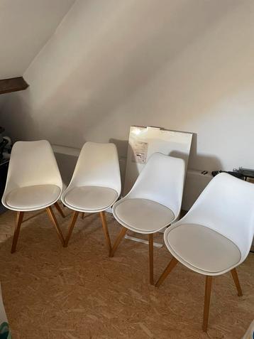 4 Essence Madera eetkamerstoellen beschikbaar voor biedingen