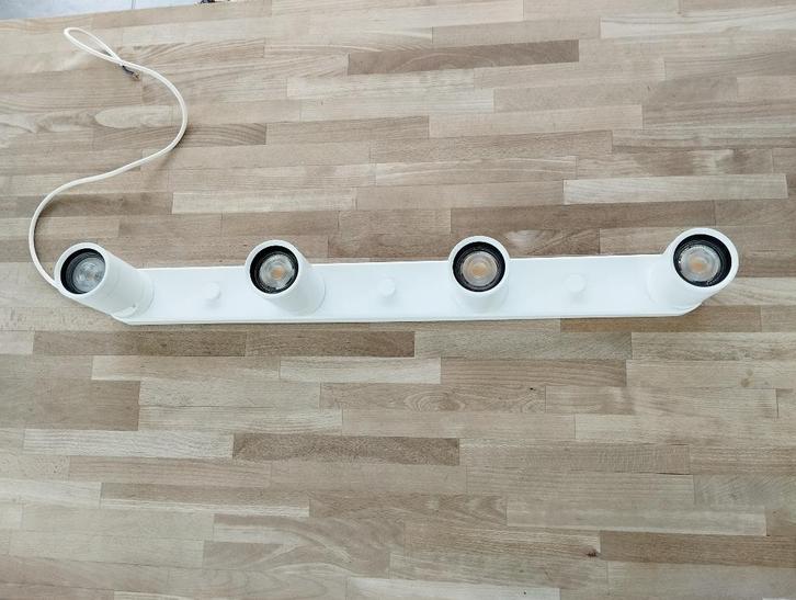 Plafondlamp met 4 spots, wit + 4 lampen Ikea NYMÅNE, Huis en Inrichting, Lampen | Plafondlampen, Gebruikt, Metaal, Ophalen