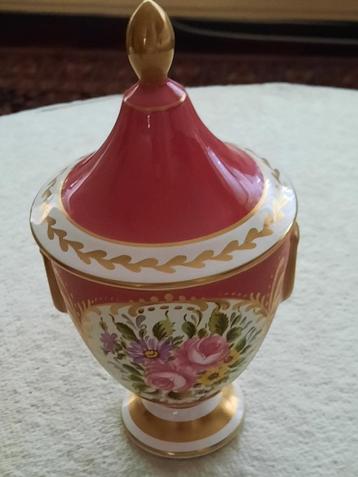 vintage hoge bonbonnière in porselein beschikbaar voor biedingen