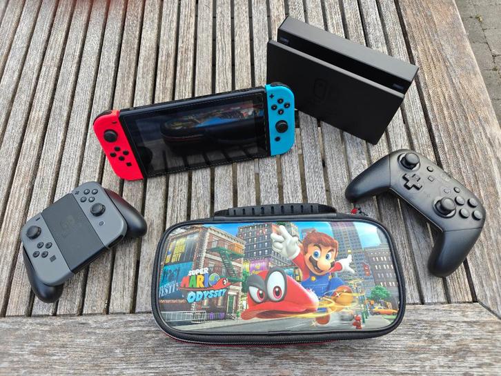 Nintendo Switch met games en veel accessoires, Games en Spelcomputers, Spelcomputers | Nintendo Switch, Zo goed als nieuw, Switch Original