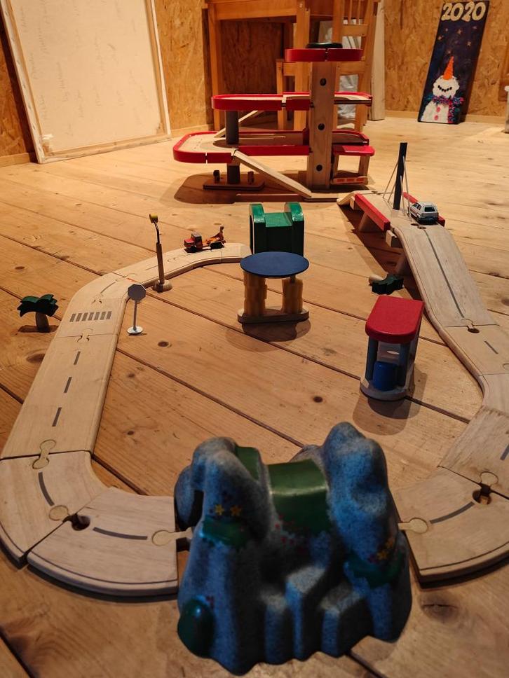 Houten auto-toren, Kinderen en Baby's, Speelgoed | Racebanen, Gebruikt, Racebaan, Handmatig, Overige merken, Zelf te bouwen, Ophalen