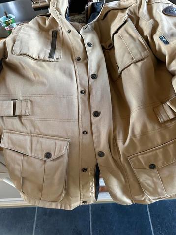 Motorvest met schouder en elleboogbescherming beschikbaar voor biedingen