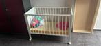 Baby bed met matras en matrasbeschermer + alle toebehoren., Enlèvement, Utilisé