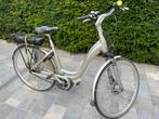 Electrische fiets zilver kleur merk dutchid, Gebruikt, 50 km per accu of meer, Batavus, 47 tot 51 cm